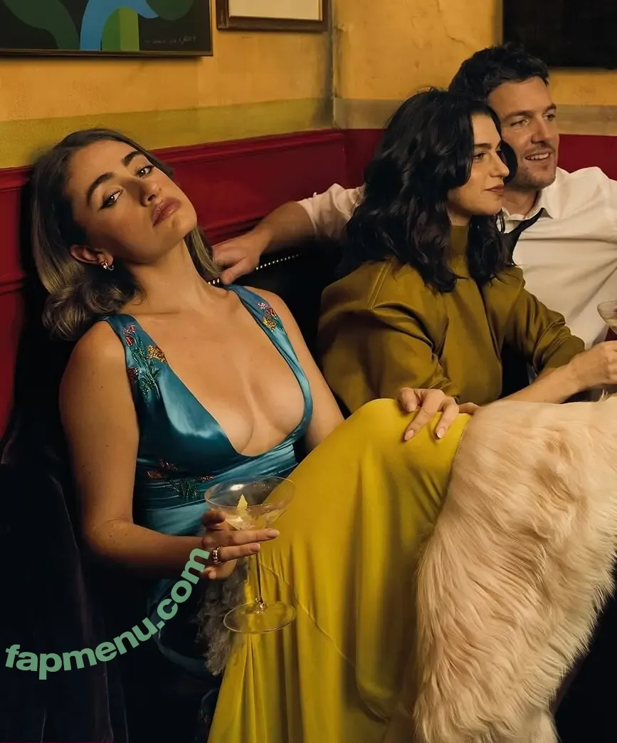 Rachel Anne Sennott nude photo #1038 (treaclychild)