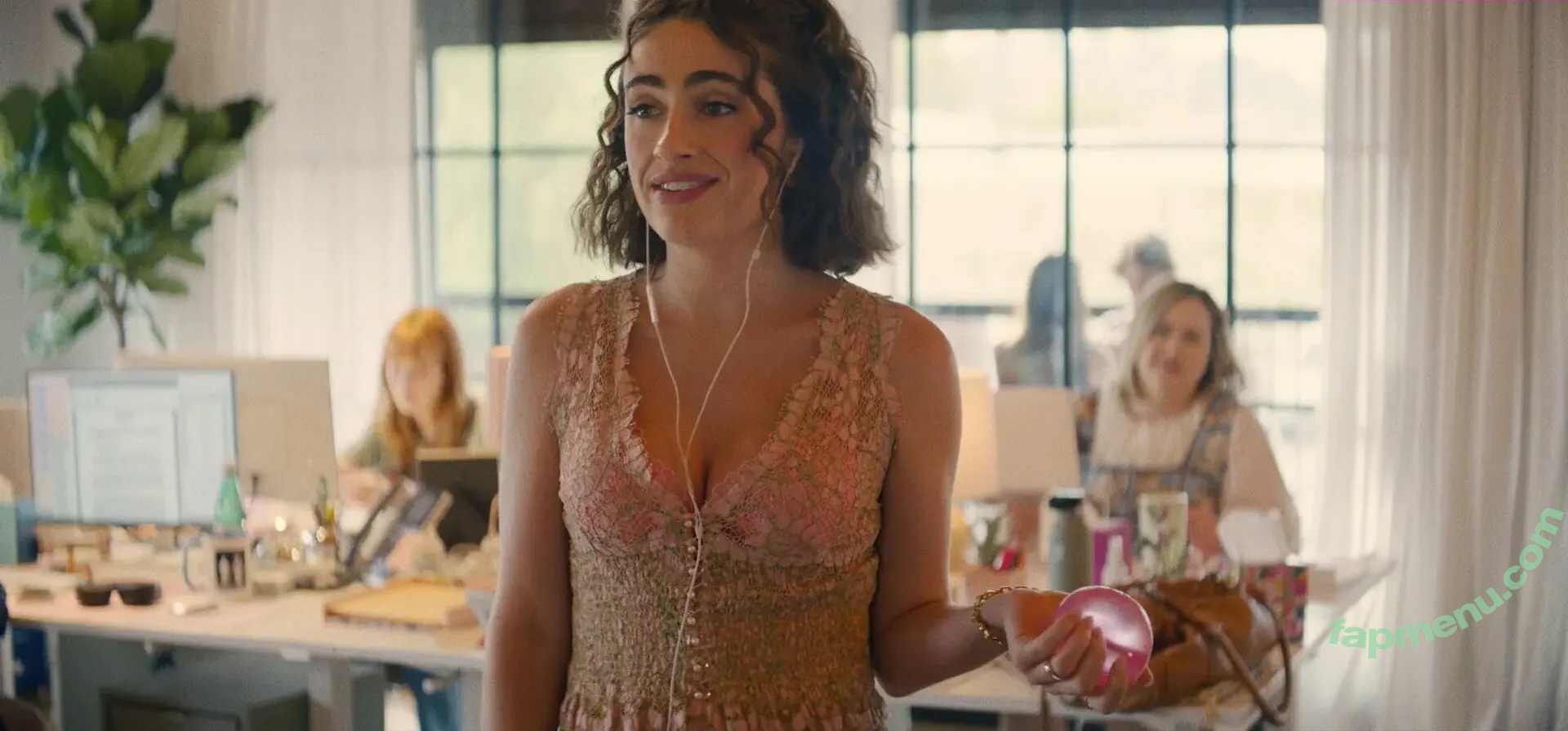 Rachel Anne Sennott nude photo #1051 (treaclychild)