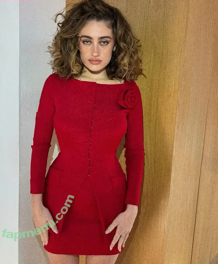 Rachel Anne Sennott nude photo #1076 (treaclychild)