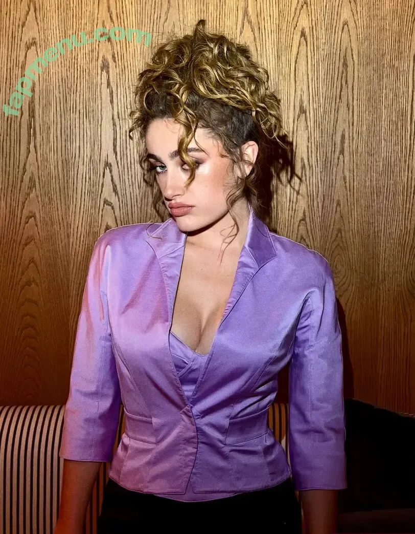 Rachel Anne Sennott nude photo #1078 (treaclychild)