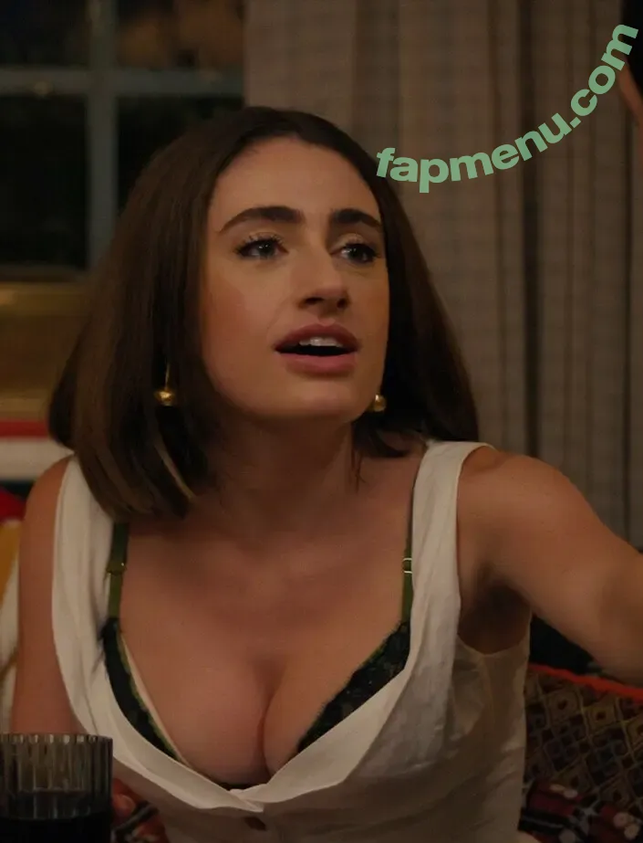 Rachel Anne Sennott nude photo #1091 (treaclychild)