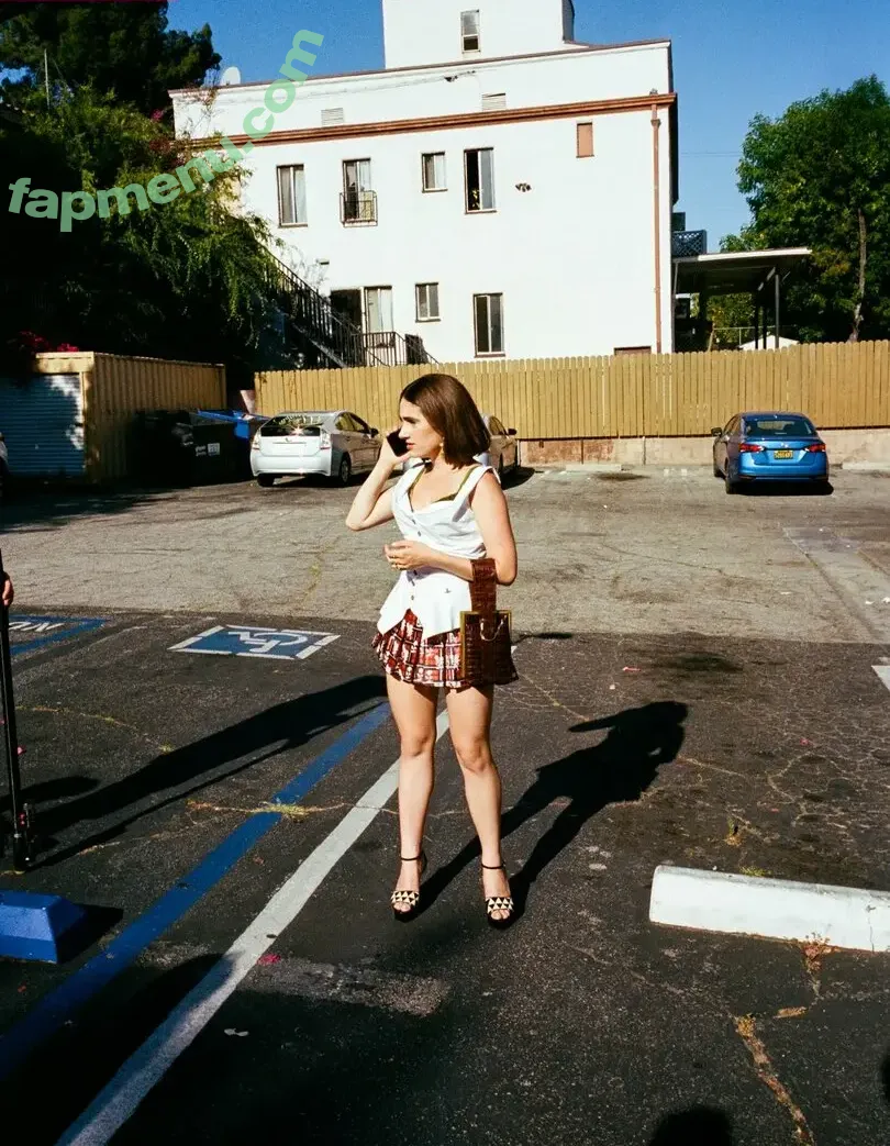 Rachel Anne Sennott nude photo #1106 (treaclychild)