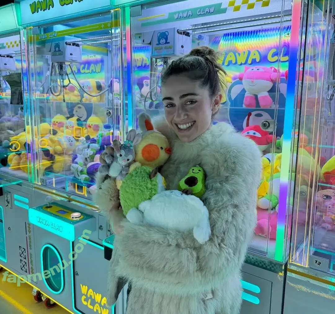 Rachel Anne Sennott nude photo #1121 (treaclychild)