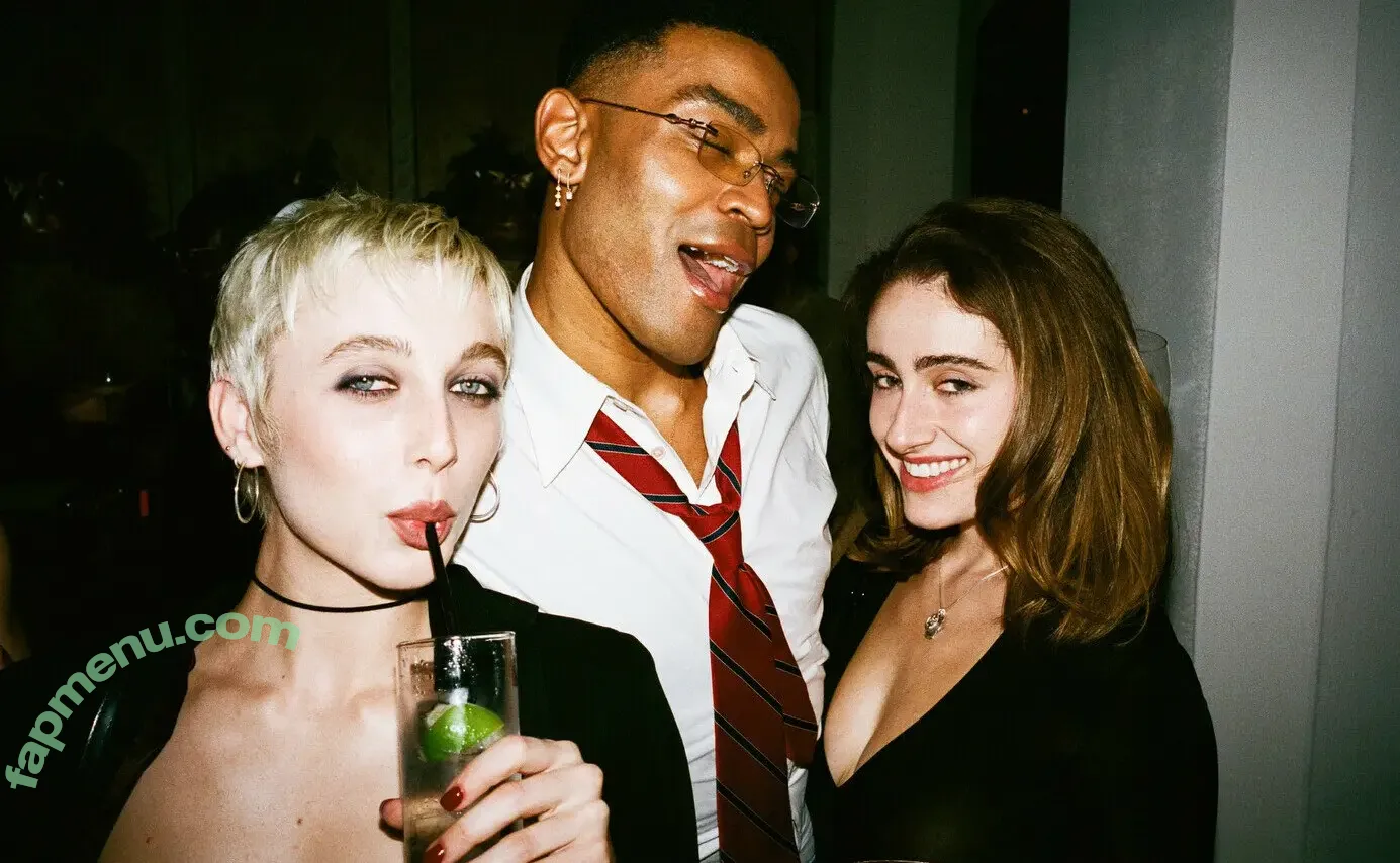 Rachel Anne Sennott nude photo #1123 (treaclychild)