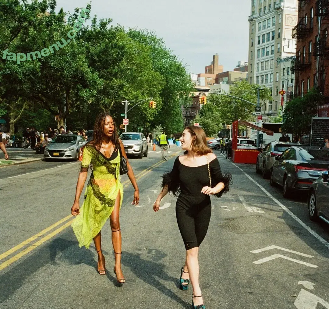 Rachel Anne Sennott nude photo #1126 (treaclychild)