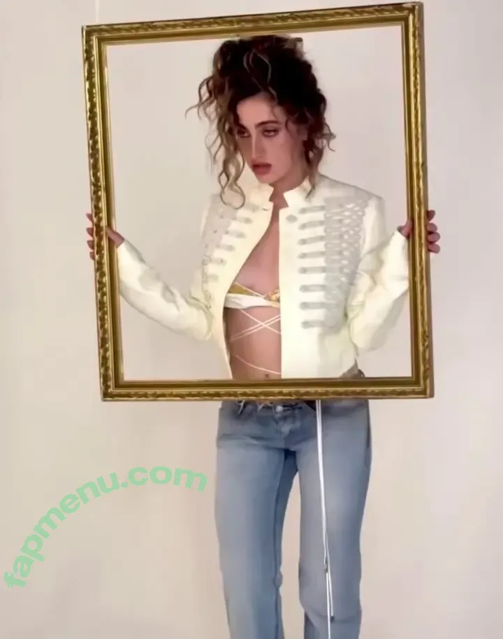 Rachel Anne Sennott nude photo #1144 (treaclychild)