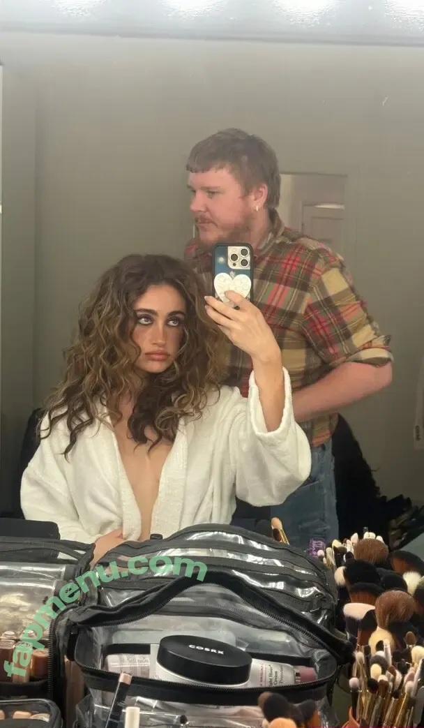 Rachel Anne Sennott nude photo #1147 (treaclychild)