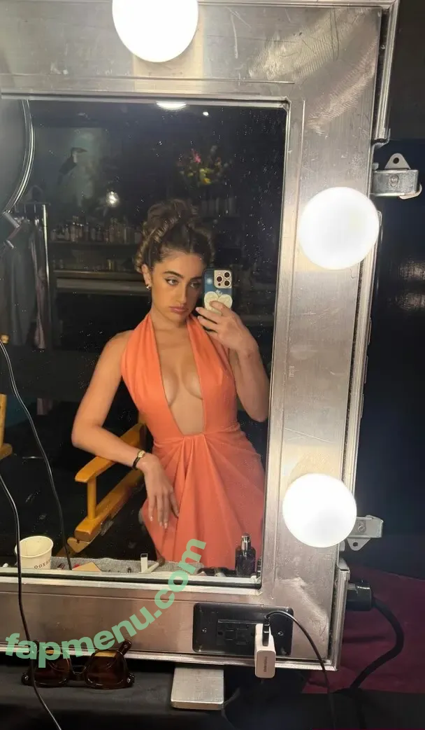 Rachel Anne Sennott nude photo #1148 (treaclychild)