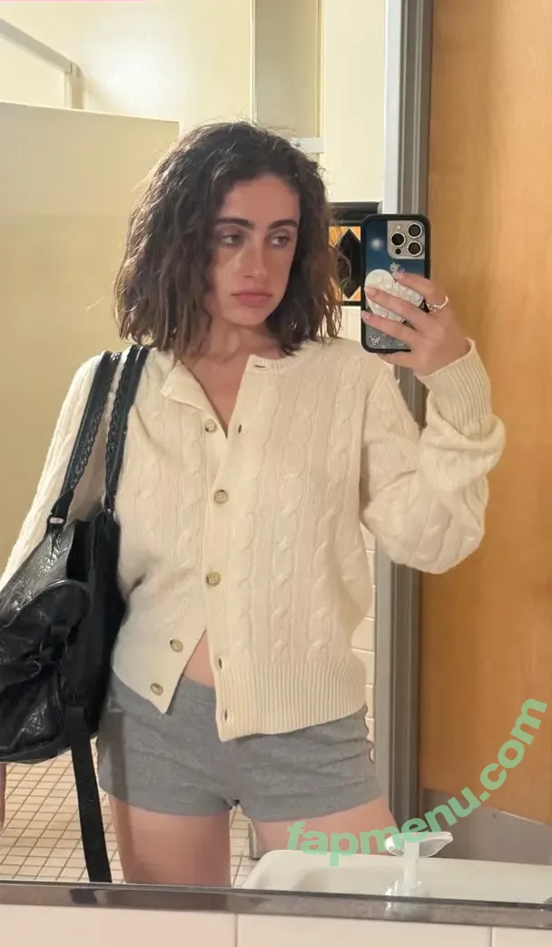 Rachel Anne Sennott nude photo #1149 (treaclychild)