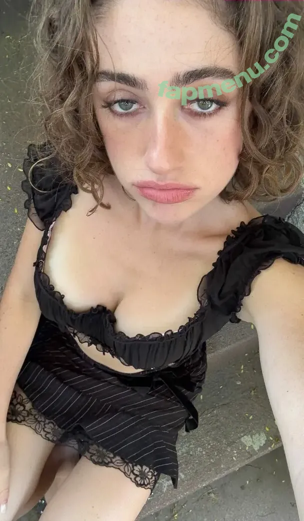 Rachel Anne Sennott nude photo #1151 (treaclychild)