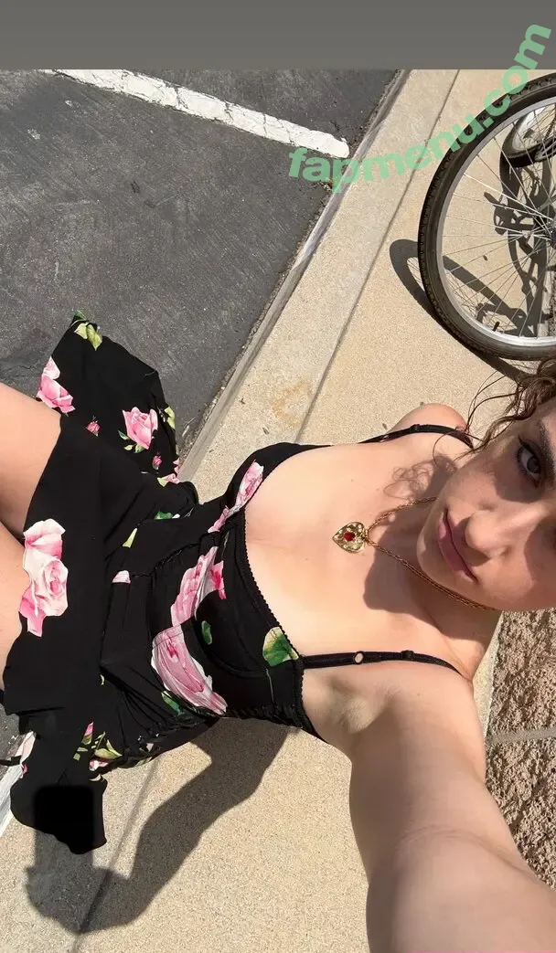 Rachel Anne Sennott nude photo #1152 (treaclychild)