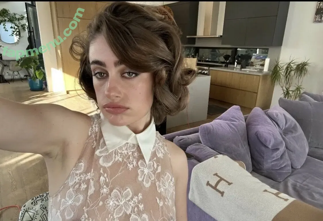 Rachel Anne Sennott nude photo #1161 (treaclychild)