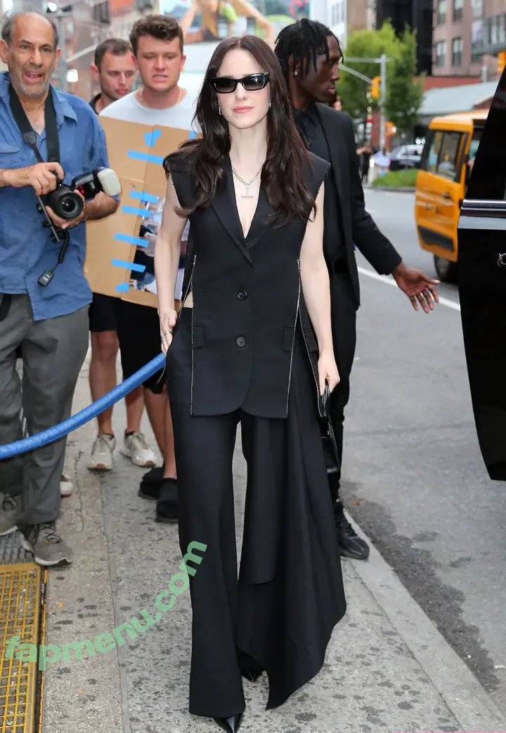 Rachel Brosnahan nude photo #1059 (Marvelous Mrs. Maisel / rachelbrosnahan)