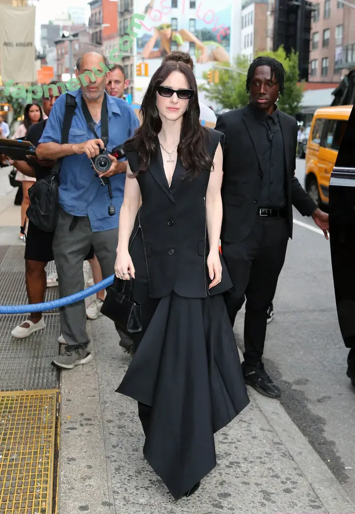 Rachel Brosnahan nude photo #1060 (Marvelous Mrs. Maisel / rachelbrosnahan)