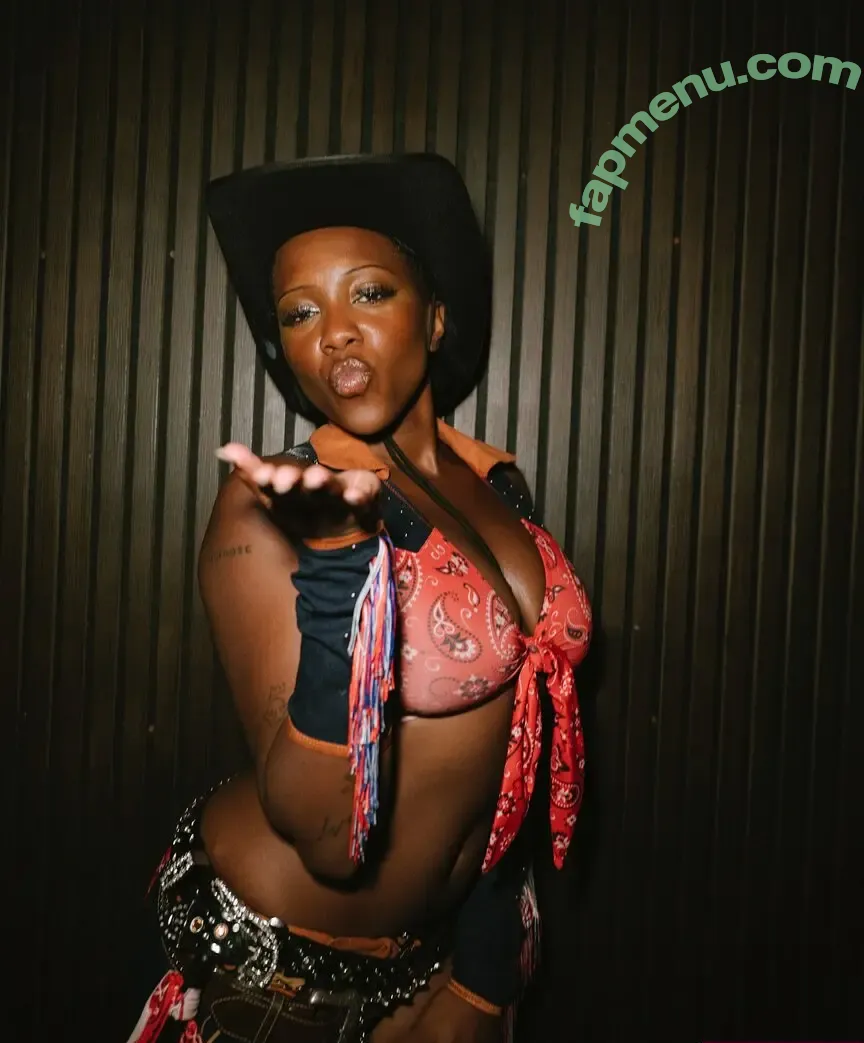 Rachel Chinouriri nude photo #0087 (rachelchinouriri)