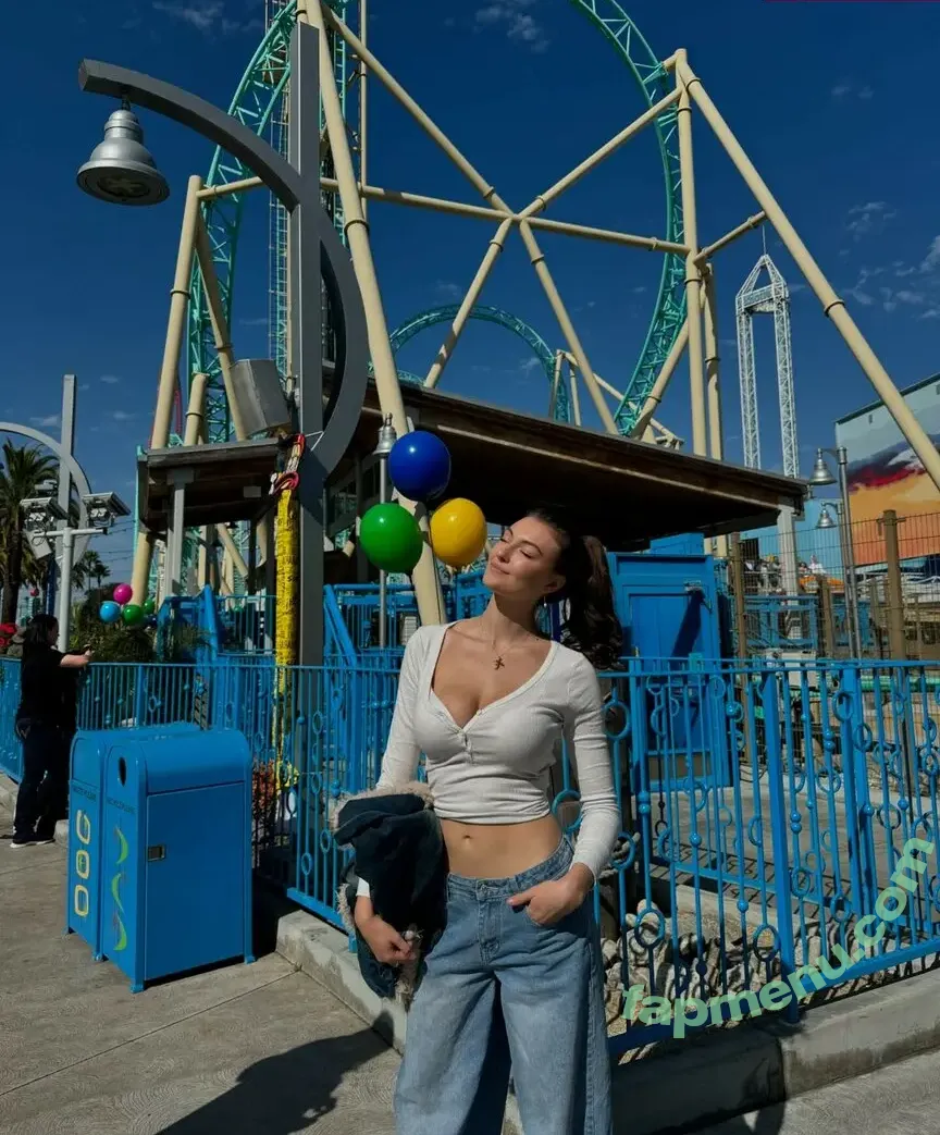 Rachel Michelle nude photo #4806 (Beautyandbrainswithatwist / rachellemichelle)