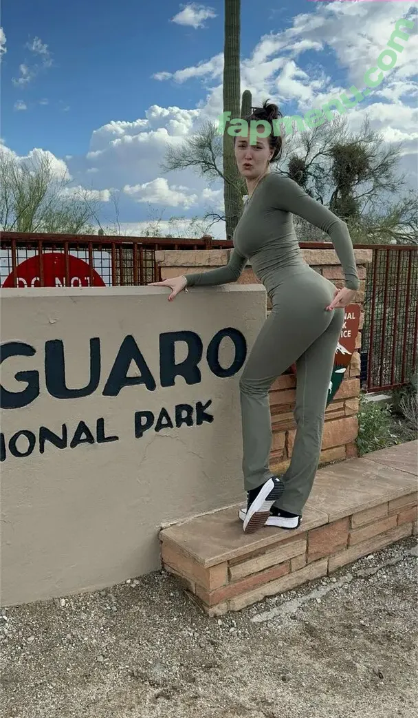 Rachel Michelle nude photo #4816 (Beautyandbrainswithatwist / rachellemichelle)