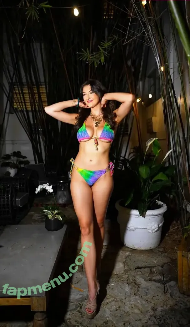 Rachel Michelle nude photo #5255 (Beautyandbrainswithatwist / rachellemichelle)