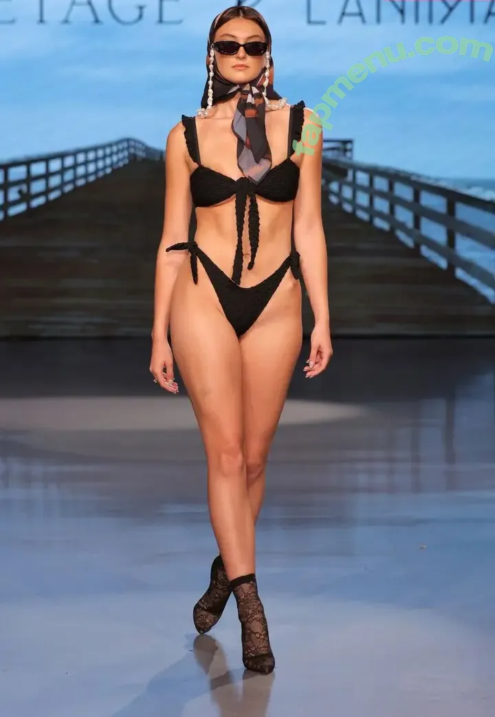 Rachel Michelle nude photo #5290 (Beautyandbrainswithatwist / rachellemichelle)