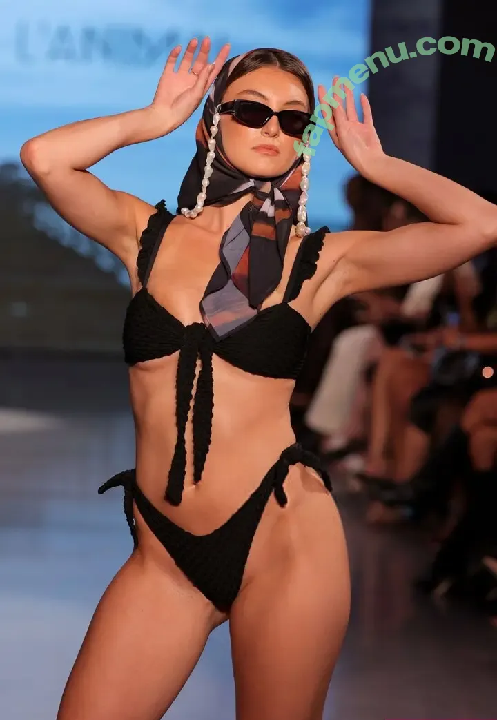 Rachel Michelle nude photo #5291 (Beautyandbrainswithatwist / rachellemichelle)