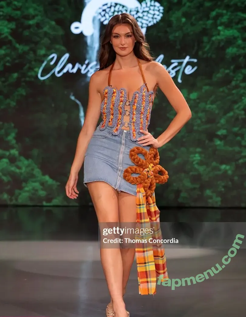 Rachel Michelle nude photo #5315 (Beautyandbrainswithatwist / rachellemichelle)