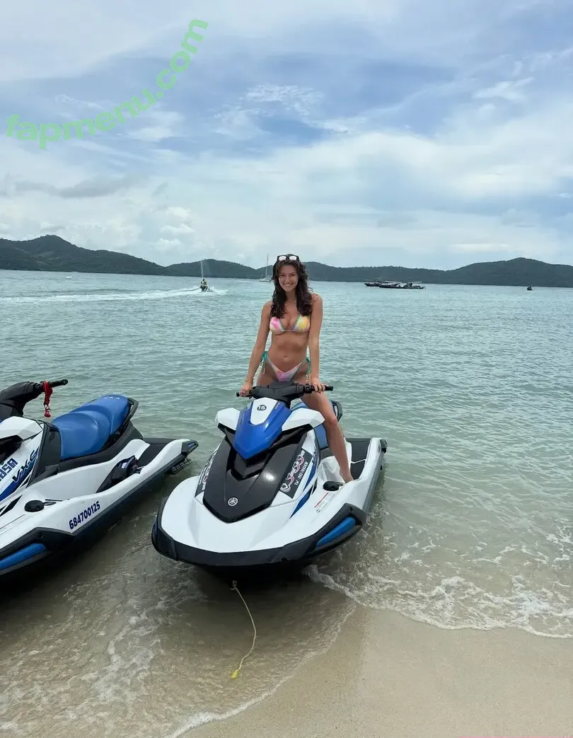 Rachel Michelle nude photo #5323 (Beautyandbrainswithatwist / rachellemichelle)