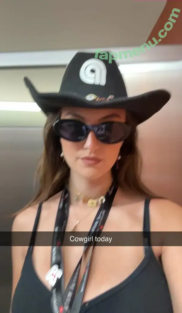 Rachel Michelle nude photo #5337 (Beautyandbrainswithatwist / rachellemichelle)