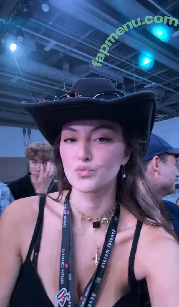 Rachel Michelle nude photo #5344 (Beautyandbrainswithatwist / rachellemichelle)