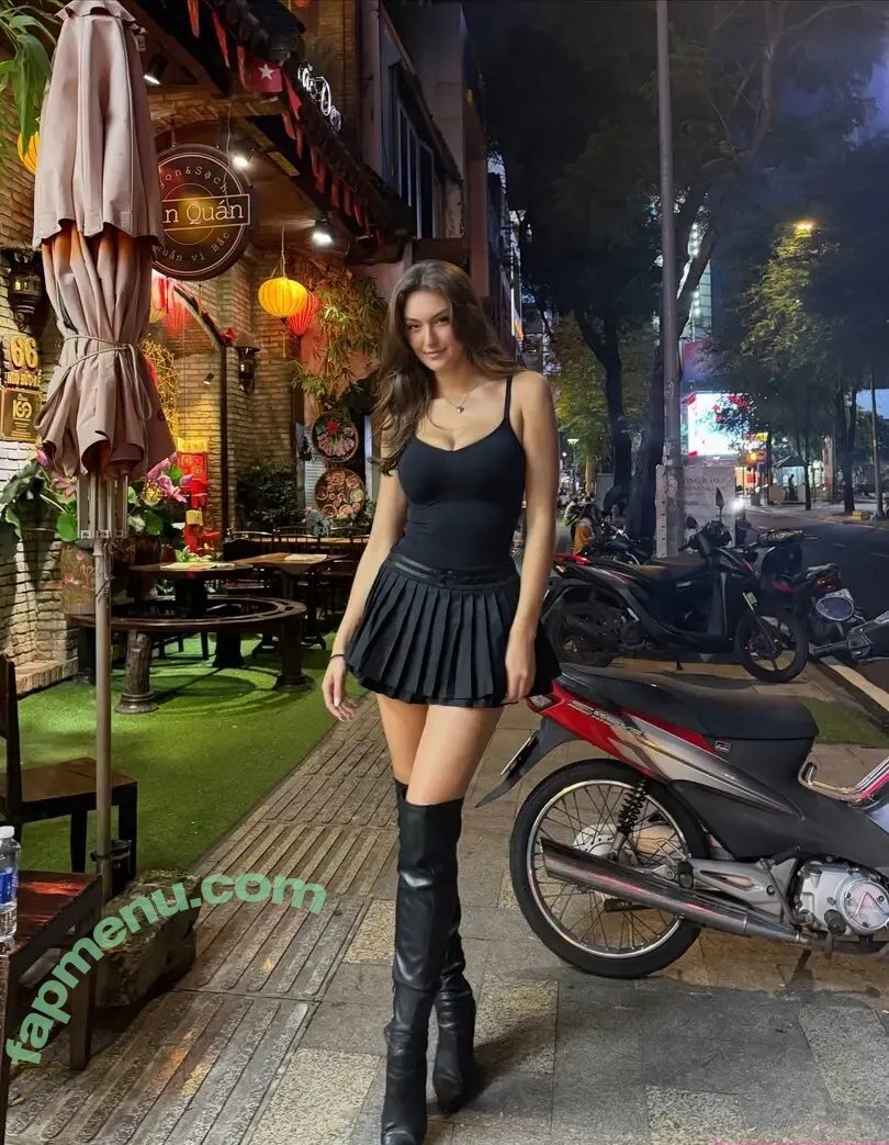 Rachel Michelle nude photo #5356 (Beautyandbrainswithatwist / rachellemichelle)