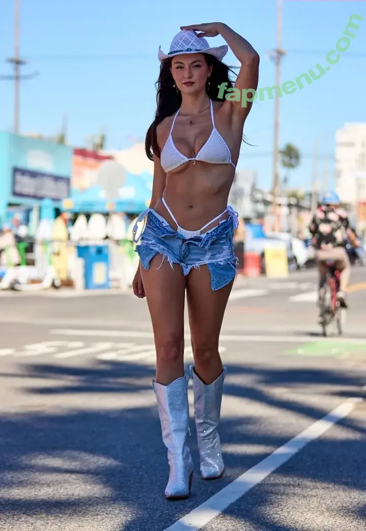 Rachel Michelle nude photo #5363 (Beautyandbrainswithatwist / rachellemichelle)