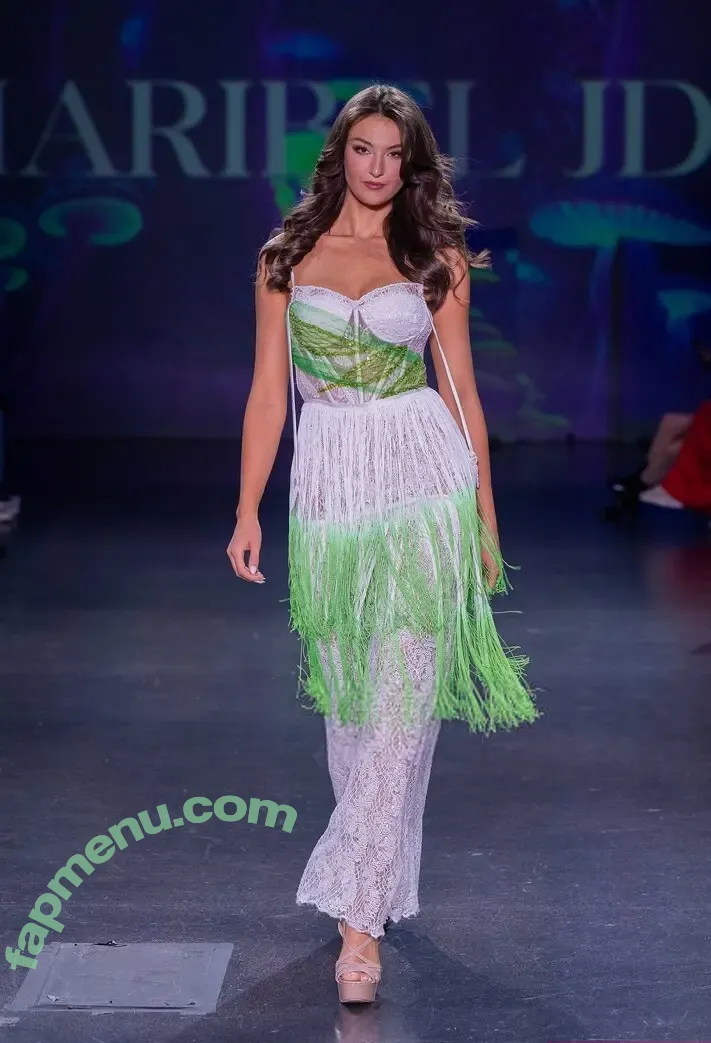 Rachel Michelle nude photo #5387 (Beautyandbrainswithatwist / rachellemichelle)