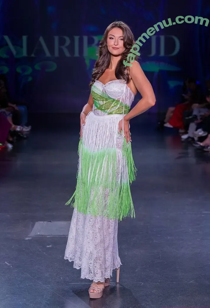 Rachel Michelle nude photo #5389 (Beautyandbrainswithatwist / rachellemichelle)