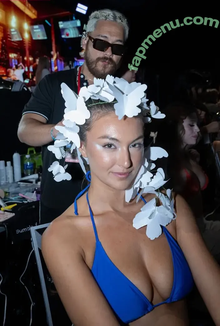 Rachel Michelle nude photo #5399 (Beautyandbrainswithatwist / rachellemichelle)