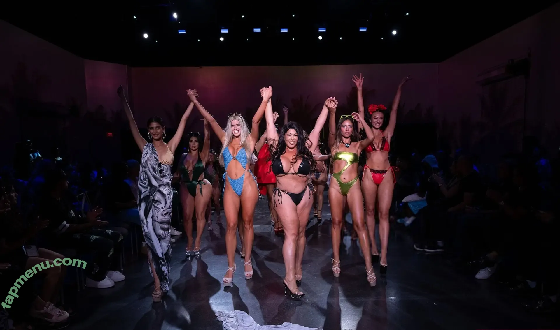 Rachel Michelle nude photo #5404 (Beautyandbrainswithatwist / rachellemichelle)