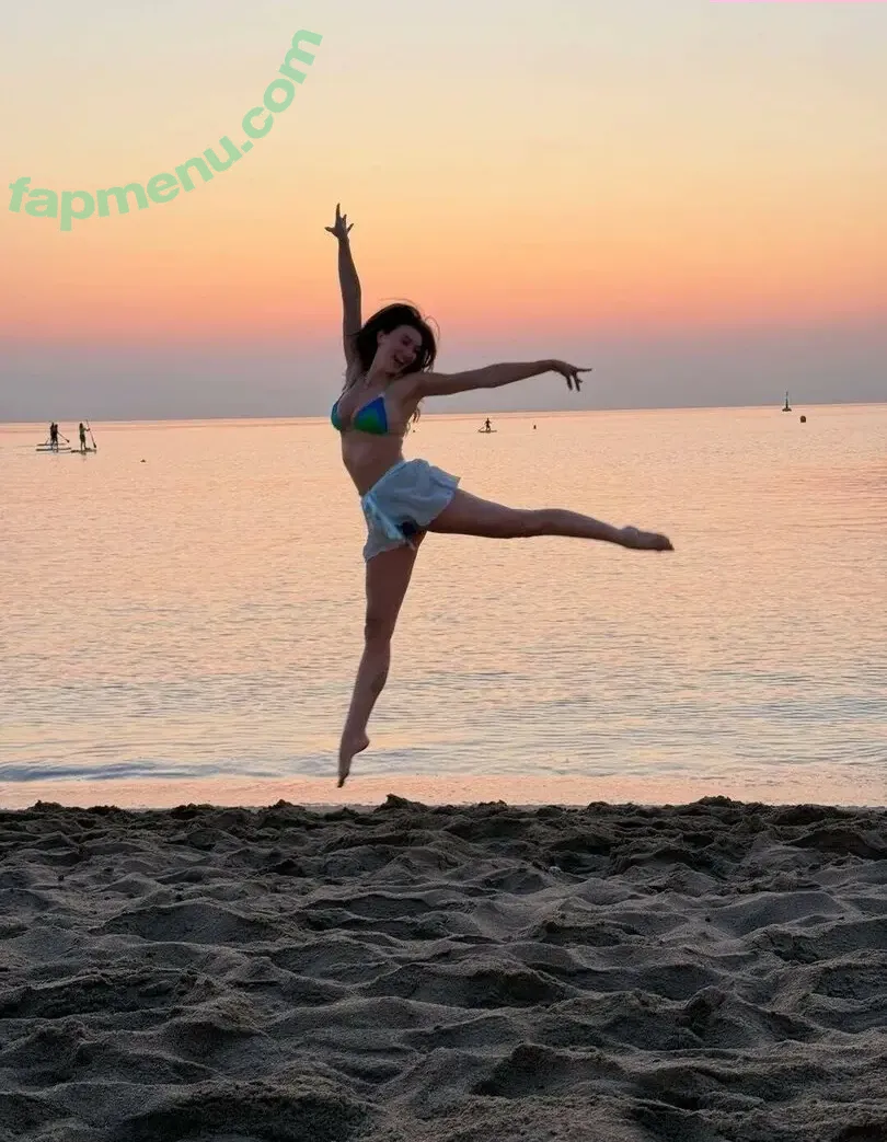 Rachel Michelle nude photo #5469 (Beautyandbrainswithatwist / rachellemichelle)