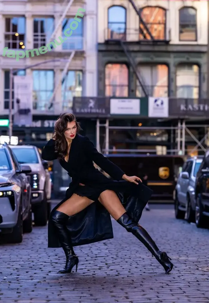 Rachel Michelle nude photo #5470 (Beautyandbrainswithatwist / rachellemichelle)