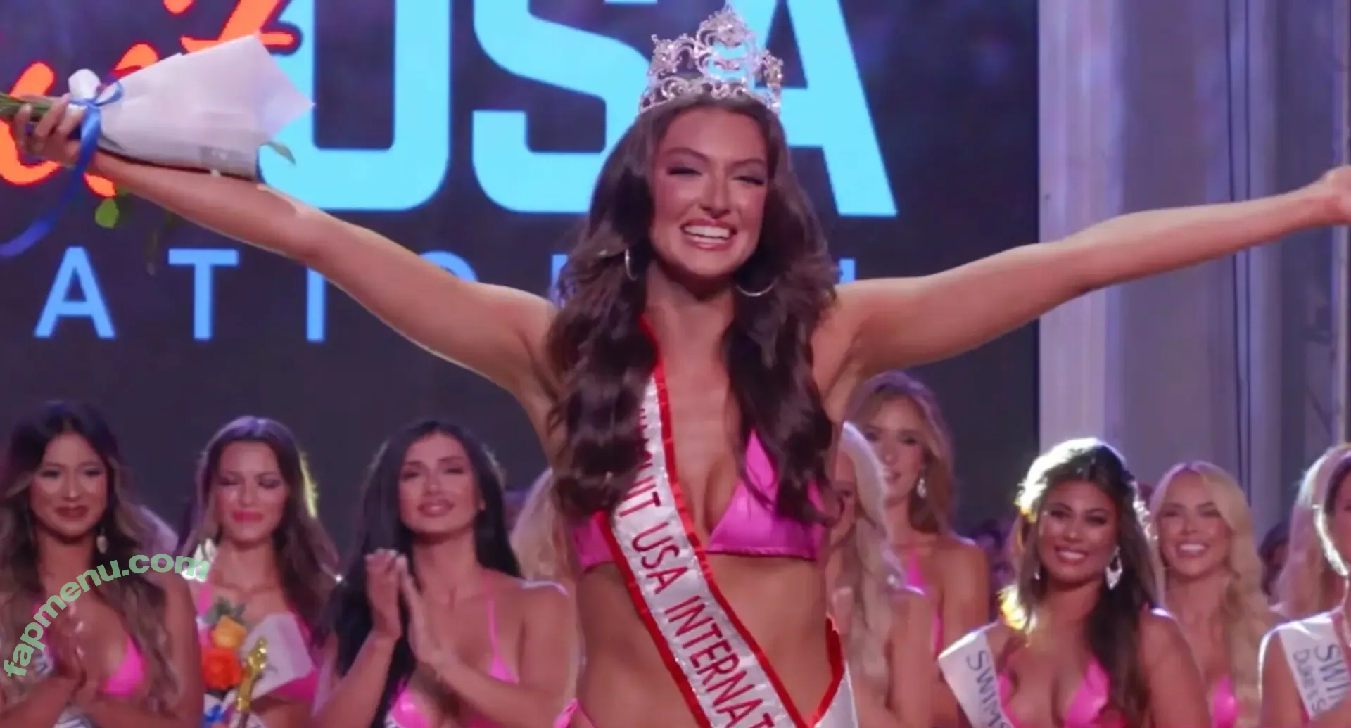 Rachel Michelle nude photo #5480 (Beautyandbrainswithatwist / rachellemichelle)