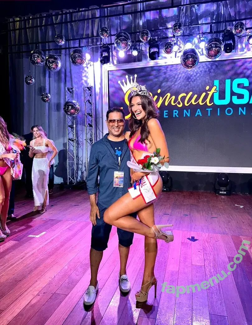 Rachel Michelle nude photo #5493 (Beautyandbrainswithatwist / rachellemichelle)