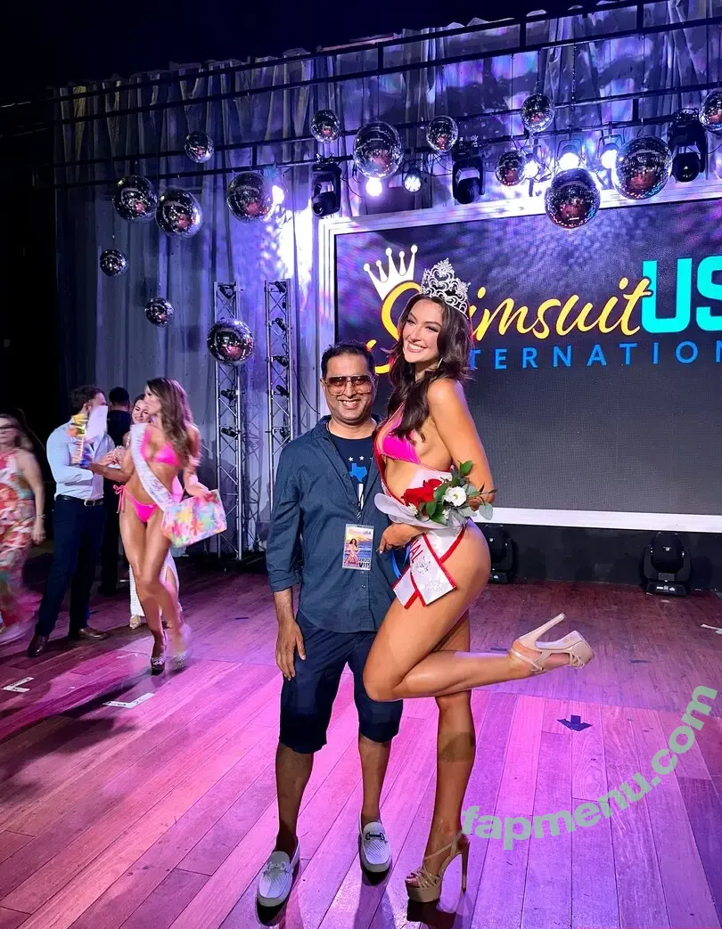 Rachel Michelle nude photo #5495 (Beautyandbrainswithatwist / rachellemichelle)