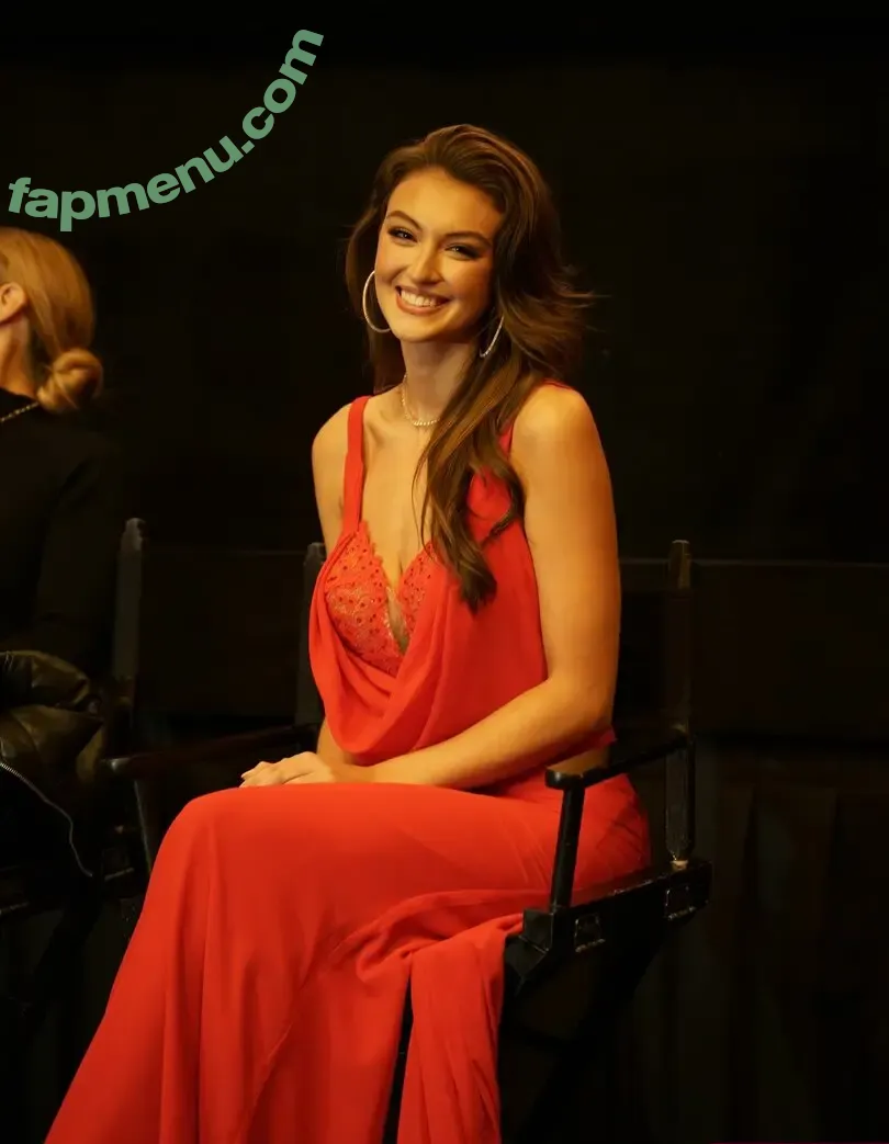 Rachel Michelle nude photo #5589 (Beautyandbrainswithatwist / rachellemichelle)