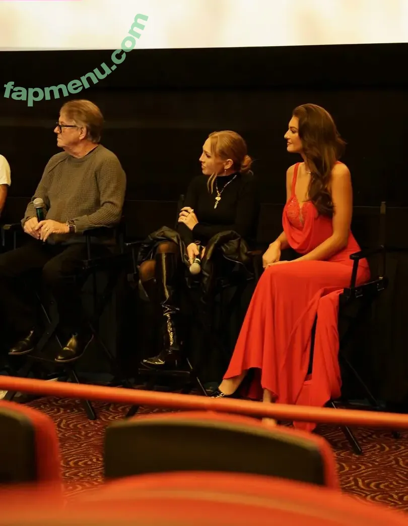 Rachel Michelle nude photo #5590 (Beautyandbrainswithatwist / rachellemichelle)