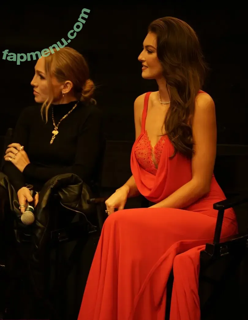 Rachel Michelle nude photo #5594 (Beautyandbrainswithatwist / rachellemichelle)