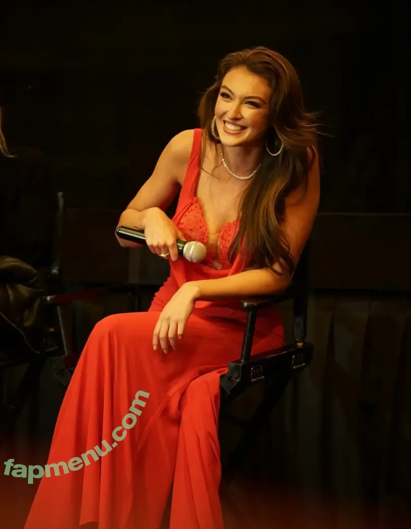 Rachel Michelle nude photo #5595 (Beautyandbrainswithatwist / rachellemichelle)