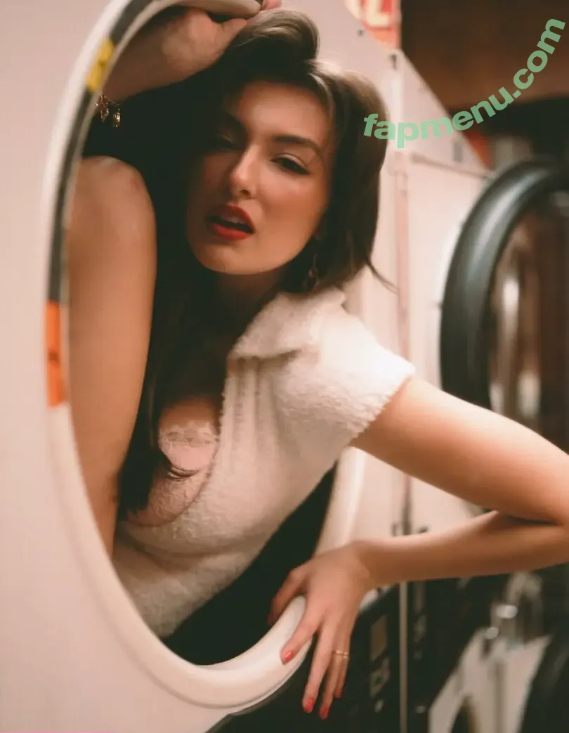 Rachel Michelle nude photo #5612 (Beautyandbrainswithatwist / rachellemichelle)