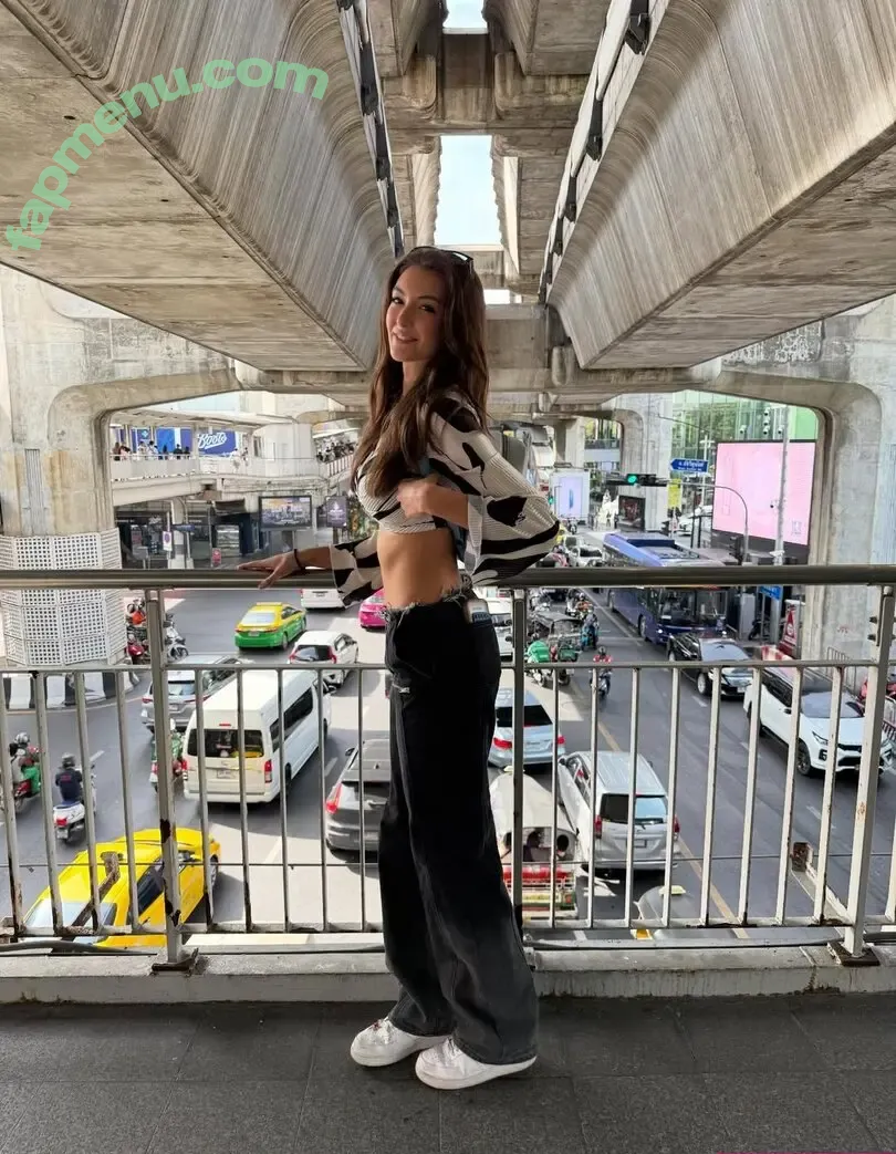 Rachel Michelle nude photo #5632 (Beautyandbrainswithatwist / rachellemichelle)