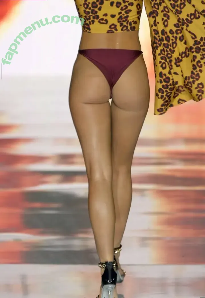 Rachel Michelle nude photo #5638 (Beautyandbrainswithatwist / rachellemichelle)