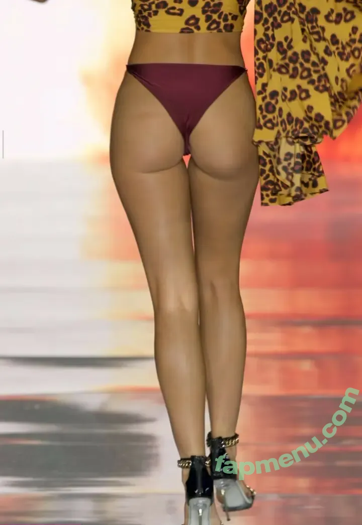 Rachel Michelle nude photo #5639 (Beautyandbrainswithatwist / rachellemichelle)