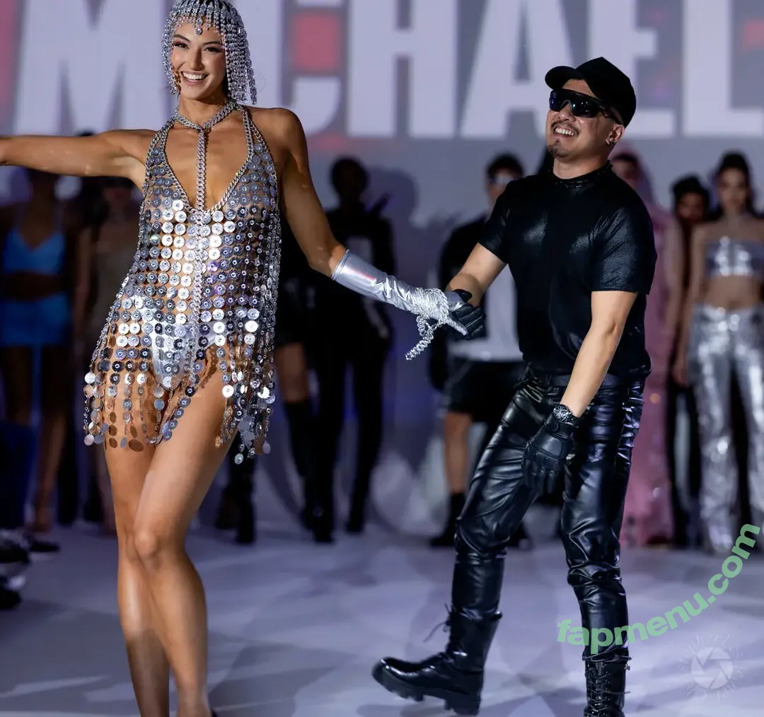 Rachel Michelle nude photo #5657 (Beautyandbrainswithatwist / rachellemichelle)