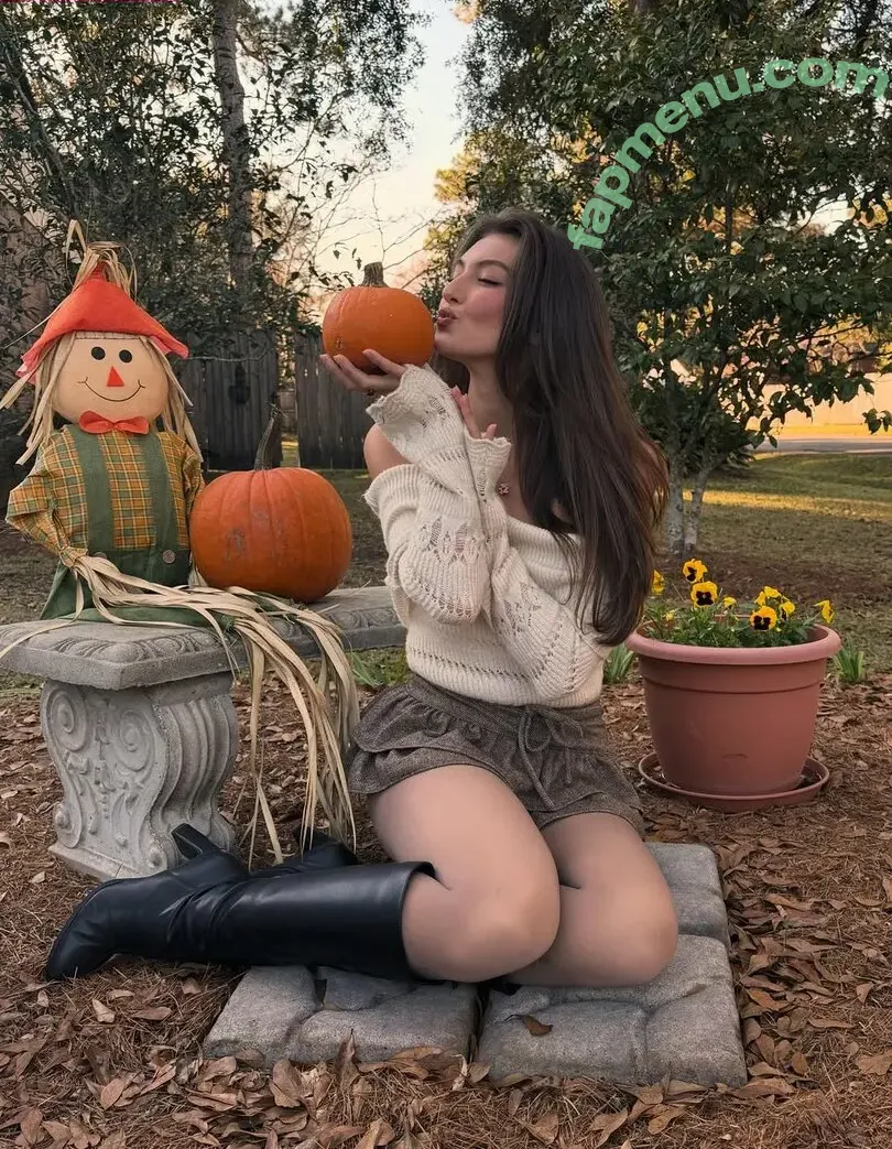 Rachel Michelle nude photo #5673 (Beautyandbrainswithatwist / rachellemichelle)