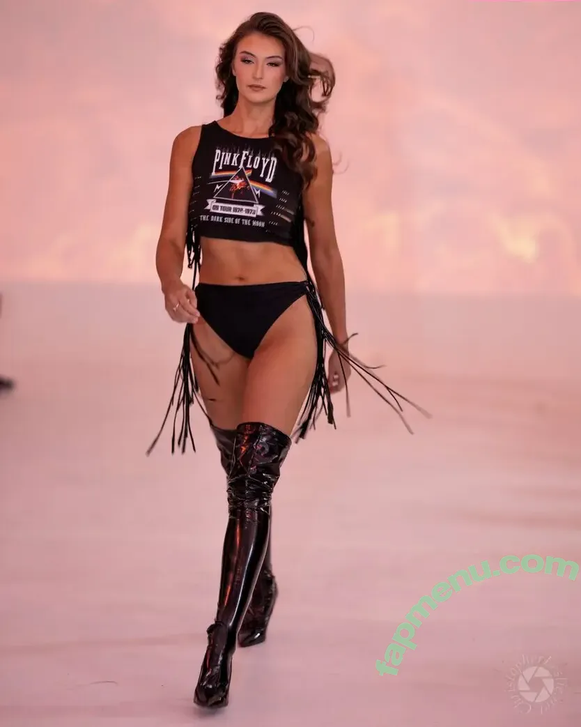 Rachel Michelle nude photo #5700 (Beautyandbrainswithatwist / rachellemichelle)